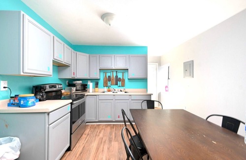 Denver Heights Apartment | Spacious condo near ATT & more!