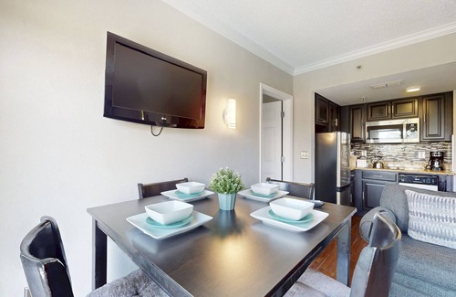 Southwest Orlando Condo | Spacious Condo with a Kitchenette, AC, Pools, Tennis, & Gym