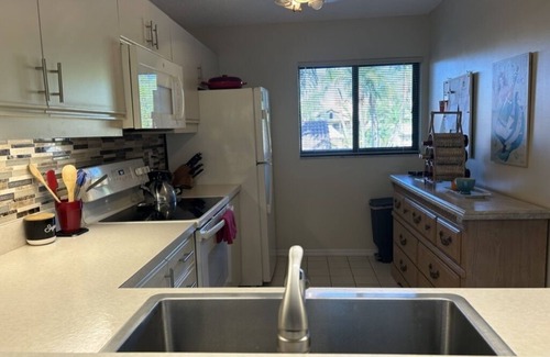 Gulf Gate Estates Condo | Spacious condo with beautiful views, 2 miles from Siesta Key