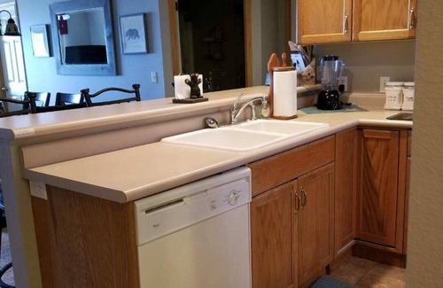 Hollister Condo | Spacious Condo with No Stairs - 3 Bedrooms/3 Bathrooms - King beds - Sleeps 7