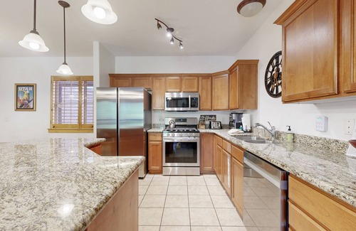 Bear Hollow Village Condo | Spacious condo with pool, hot tub, garage, gym, & balcony - near Park City