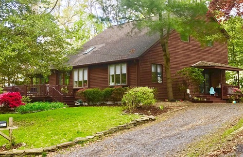 Epping Forest House | Spacious, contemporary, wooded home in Epping Forest on the Severn River