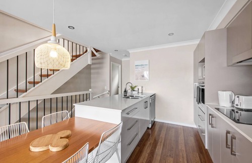 Murarrie House | Spacious + Convenient! 3Bed/2.5Bath/1Car~Townhouse