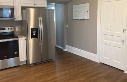 Newark House | Spacious convenient Newark/Heath