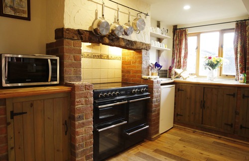 Ford House | Spacious converted barn perfect for families!