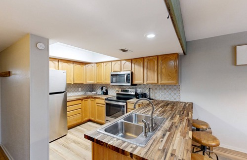 Point Venture House | Spacious corner townhome with game room, pool, tennis, gym & golf