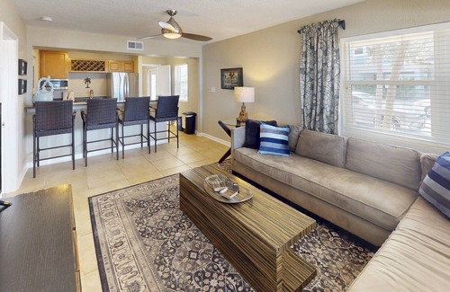 Pass-a-Grille Historic District Condo | Spacious corner unit on Pass-A-Grille Beach. Heated pool. Enjoy the best the area has to offer.