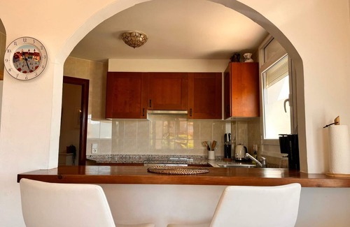 Sant Pere Pescador House | Spacious Costa Brava Home: BBQ, WiFi, Parking, Near Beach, Sleeps 7