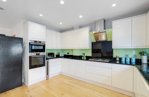 Southbury House | Spacious & Cosy 3 bedroom house