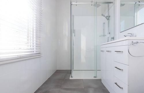 Launceston CBD House | Spacious Cottage Charm Near the CBD