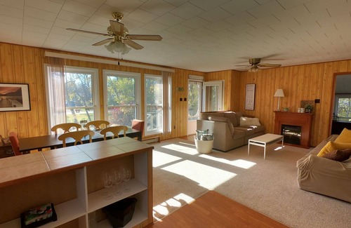 Manitoba Cottage | Spacious Cottage close to Beach