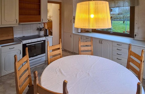 Varberg Municipality House | Spacious cottage in a beautiful location overlooking rolling fields.