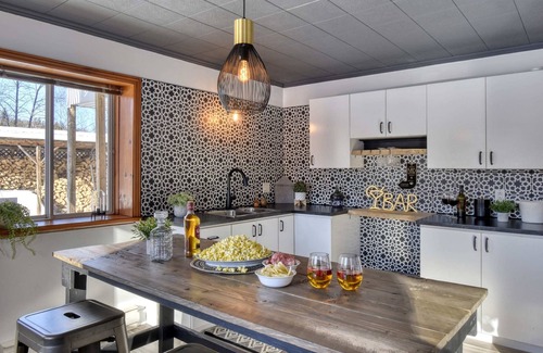 La Macaza House | Spacious cottage in forest, with spa + lake access