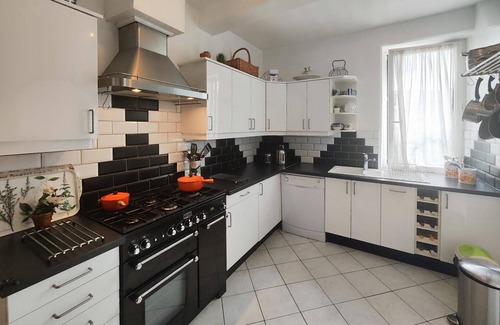Herepian House | Spacious cottage with pool in Herepian.