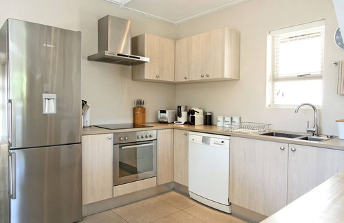 Steenberg Estate House | Spacious cottage with beautiful pool and garden area