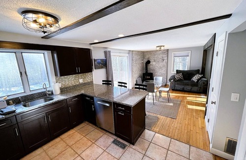 Freeport House | Spacious Country Home Freeport, Only 5 min to LL Bean!