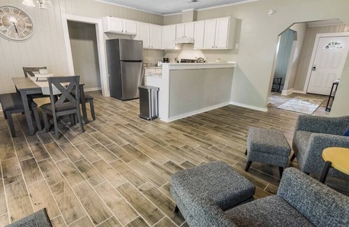 Saint Elmo House | Spacious Country Home on Meadow