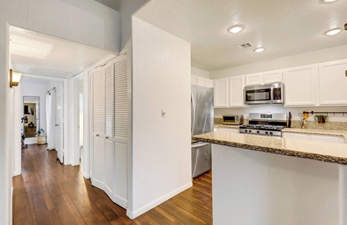 Spring Valley Condo | Spacious Cozy 2BD Private Condo 4mil. to Allegiant Stadium,10 mins to Strip!