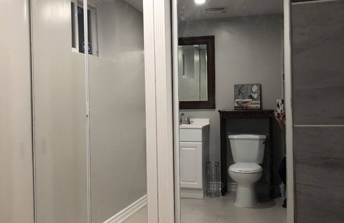 East York House | Spacious, cozy master bedroom in midtown Toronto
