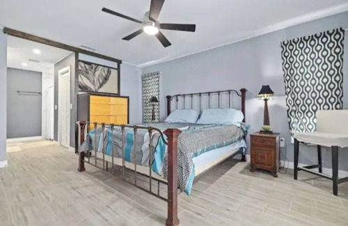 Spring Hill House | Spacious cozy retreat with heated pool near beaches, clear river and springs!