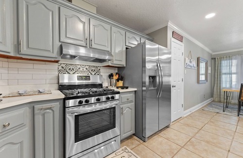 Kreole House | Spacious, cozy retreat, close to beaches, shopping, food & fun @ the Gulf Coastn