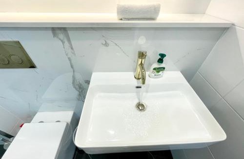Wentworth Point Apartment | Spacious cozy2BR close to OlympicPark free carpark