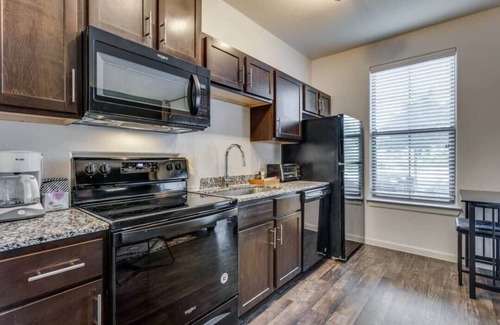 McNeil Apartment | Spacious CozySuites on I-35 w/pool and parking #03