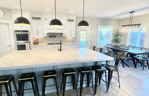 Mapleton House | Spacious Craftsman Home with Mtn view, Ski vaca near 7 major resorts