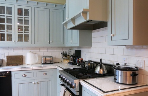 Davis House | Spacious Craftstman house in Downtown Davis, 1 mile to Campus