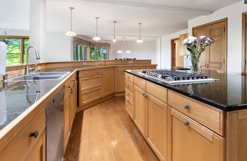 Newbury House | SPACIOUS Custom 5 Bed Home Minutes to Mt.Sunapee! Garage, Hot Tub, Game Room!