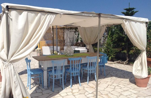 Margherita di Savoia Villa | spacious detached villa with private access to the sea