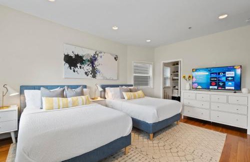 Shaw House | Spacious DC Retreat Two Units 4BR & 5BA #DCottage