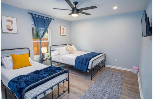 Near East Side House | Spacious Delightful 4 BR 3 BA Close to Downtown