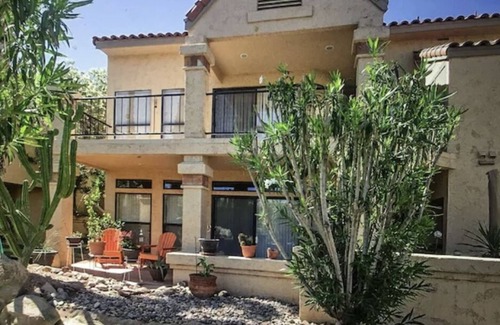 Central Scottsdale Condo | Spacious desert retreat Luxurious Raquet Club Gated Community- Tennis,pools&more