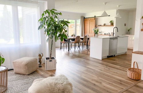 Etobicoke House | Spacious Detached House close to Downtown and Lake