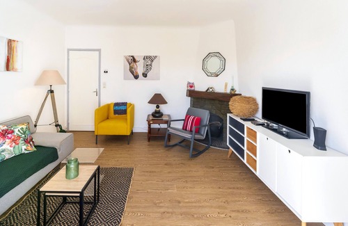Yzosse House | Spacious detached single-storey house with terrace, private garden & Wi-Fi