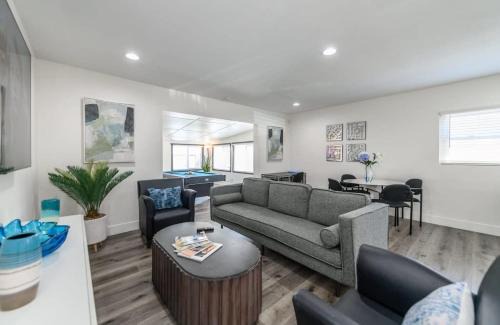 Fullerton Villa | Spacious Disneyland 5 Bedroom 4 Bath House with Game Room
