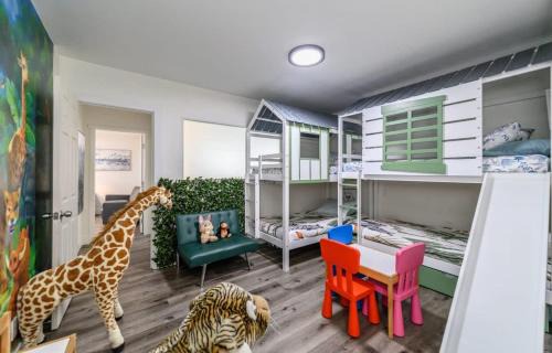 Fullerton Villa | Spacious Disneyland 5 Bedroom 4 Bath House with Game Room