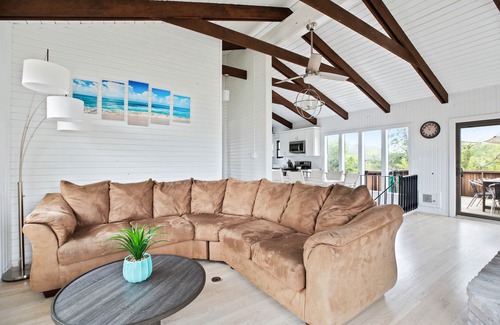 Seaview House | Spacious Dog-Friendly Home with Renovated Kitchen and Bathrooms