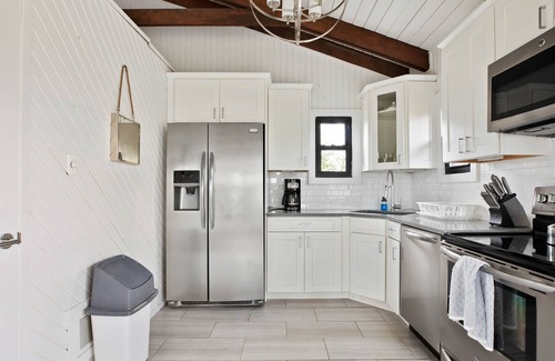 Seaview House | Spacious Dog-Friendly Home with Renovated Kitchen and Bathrooms