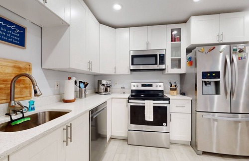Bayshore Beautiful House | Spacious dog-friendly home with firepit, grill, enclosed backyard, Ping-Pong, AC