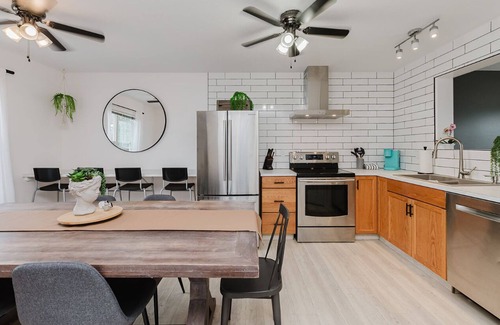 Red Deer House | Spacious double family townhome in Red Deer. 5 minutes walk from BMX park
