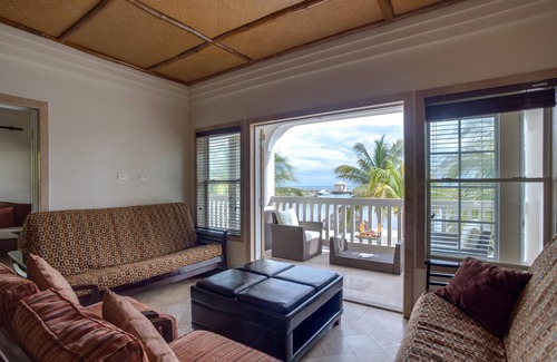 Placencia Resort | Spacious Double Room w/WiFi, Jacuzzi Tube, & Mini Bar