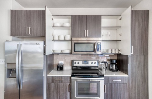 West End Apartment | Spacious Downtown 1 BR w/Gym, W/D, Pool, walk to 6th St, by Blueground