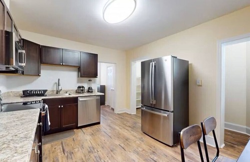 Downtown Apartment | Spacious Downtown Frederick, 3 BR, Full Kitchen Off Street Parking