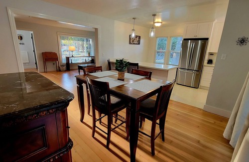 Martinez House | Spacious Downtown Martinez Home -2B/1BA