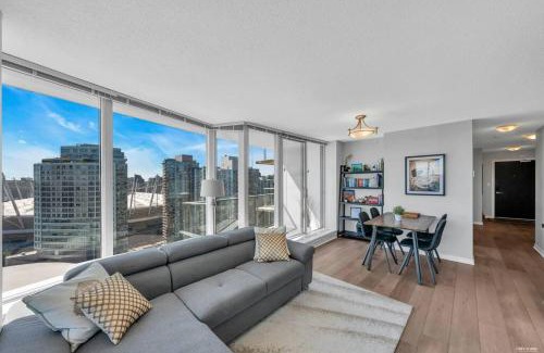 Crosstown Apartment | Spacious DT 2-BDR High-rise with view, pool, gym