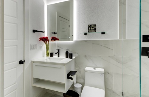 Rosewood House | Spacious East Austin Oasis