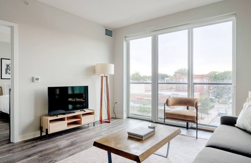 Edgewater Apartment | Spacious Edgewater 2BR w/ Gym & Lounge, nr Red Line, by Blueground
