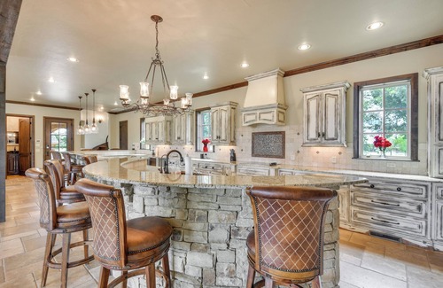 Edmond Apartment | Spacious Edmond Vacation Rental w/Hot Tub!